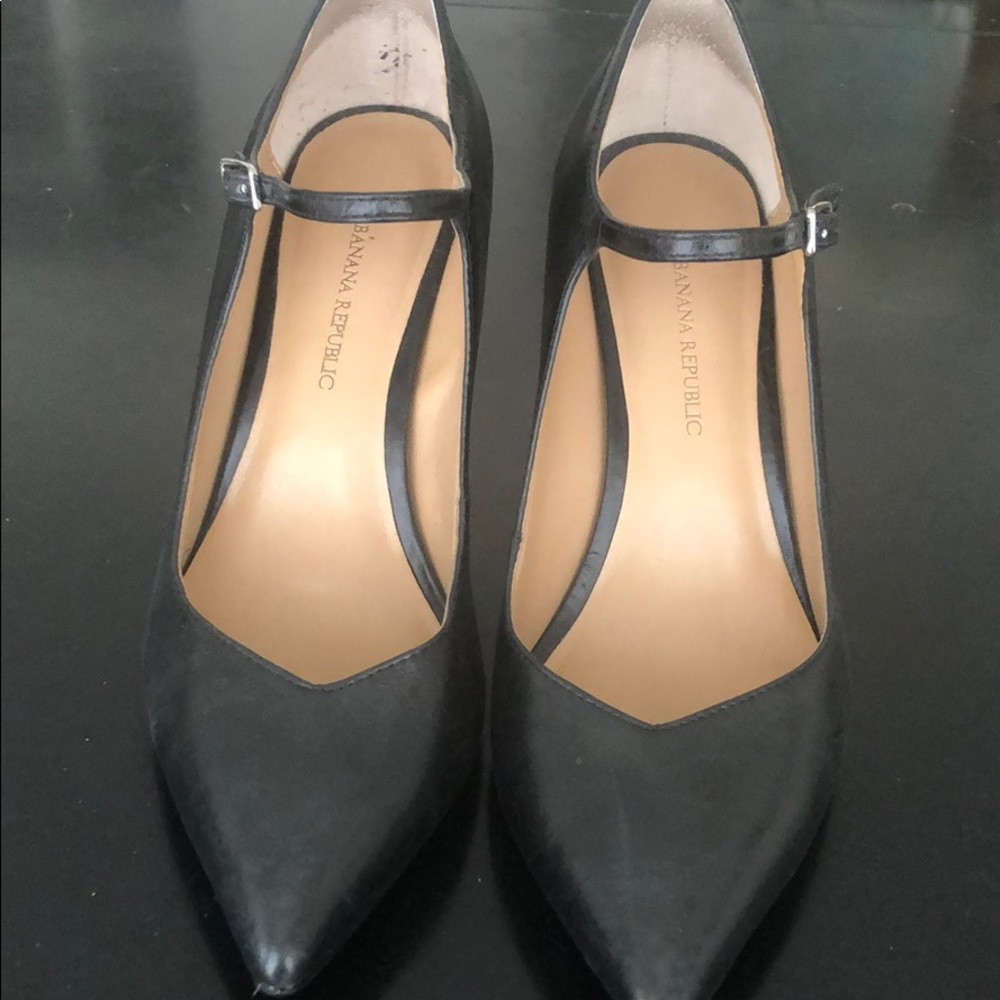 Beautiful barely used Banana Republic Mary Janes